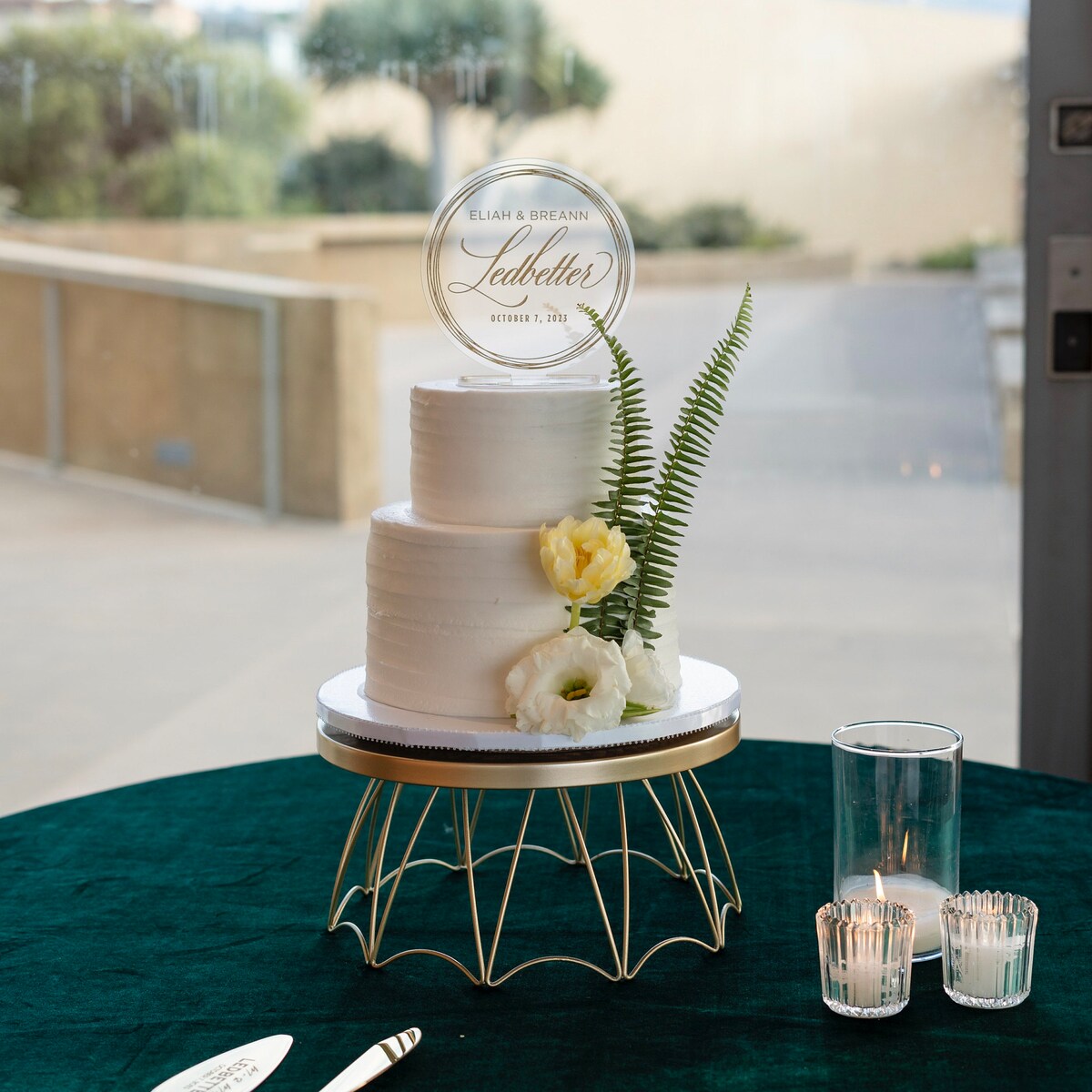 The Perfect Touch: Bride’s Review of Her Stunning Round Wedding Cake Topper.